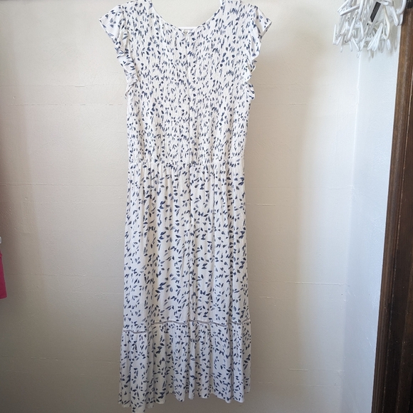 Lost + Wander Midi Dress Medium Blue White and Black Smocked Top - Picture 4 of 4